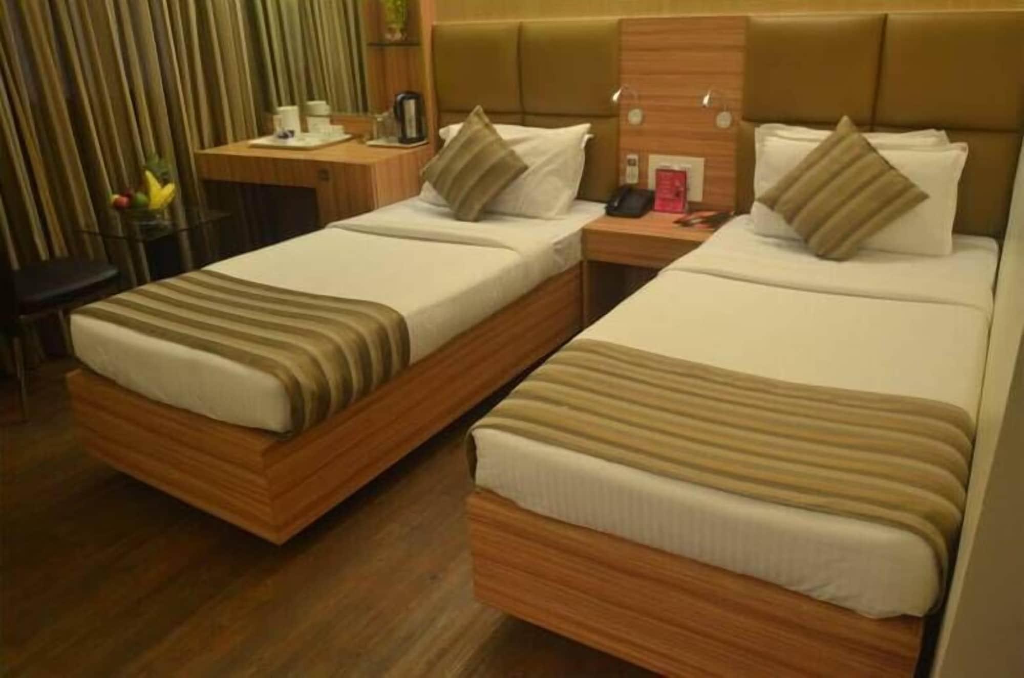 Hotel Plaza Mumbai Exterior foto